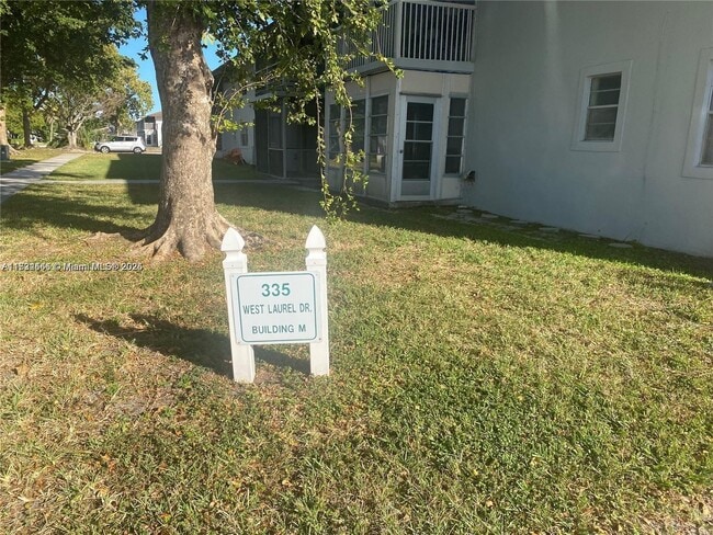 Photo - 335 W Laurel Dr Unit 1M