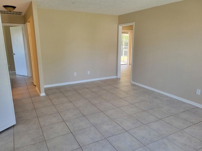 Photo - 312 NW Broadview St