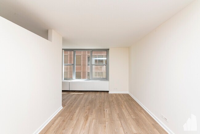 Photo - 777 N Michigan Ave