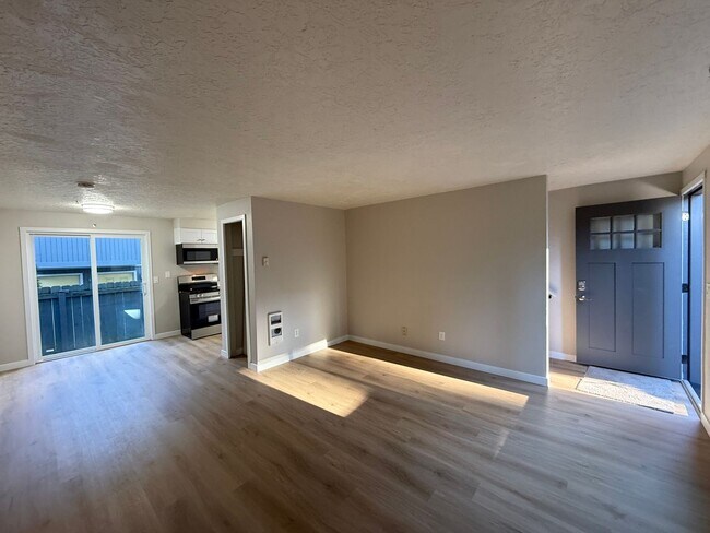 Photo - NOW SHOWING SNEAK PREVIEW - RENOVATED TOWNHOME in Raleigh Hill Available for IMMEDIATE MOVE IN an... Unit 5115