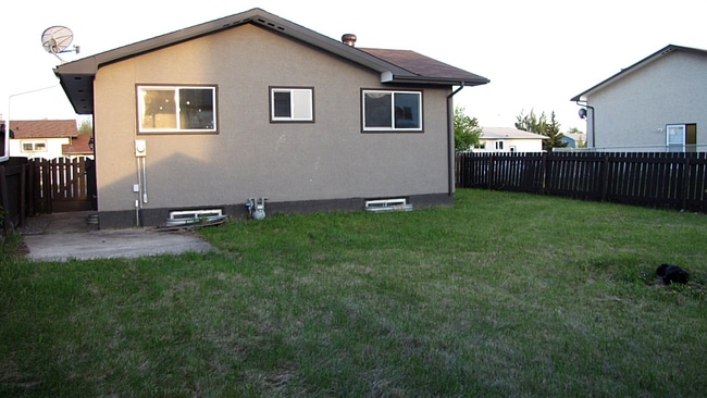 Photo - 11920-11996 96 St