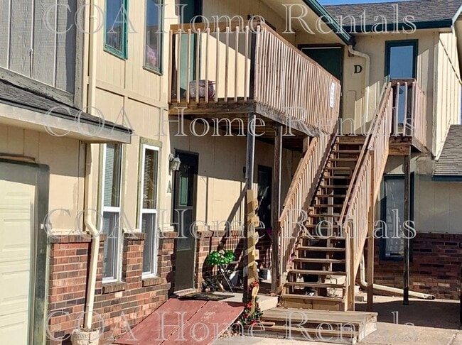 Building Photo - West side apartment Unit D