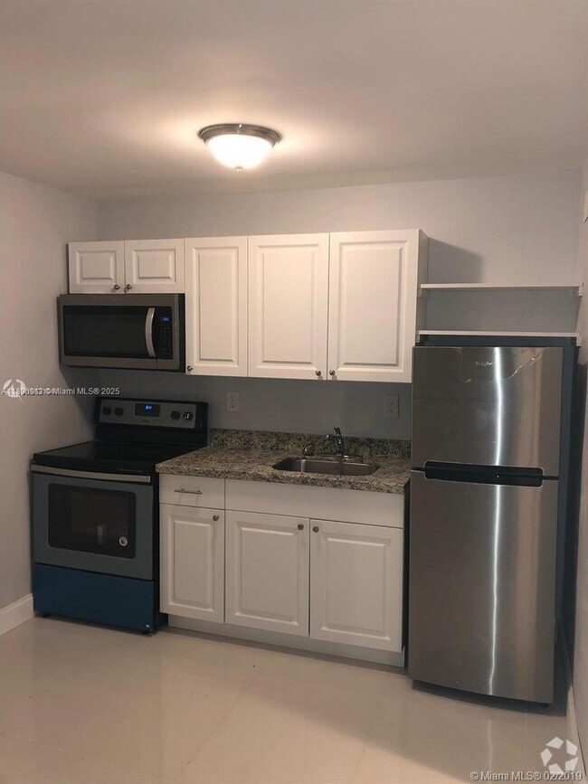 Building Photo - 1479 NW 16th St Unit 6 Rental