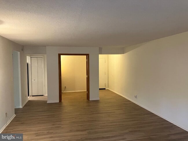 Building Photo - 7680 Tremayne Pl Unit 201