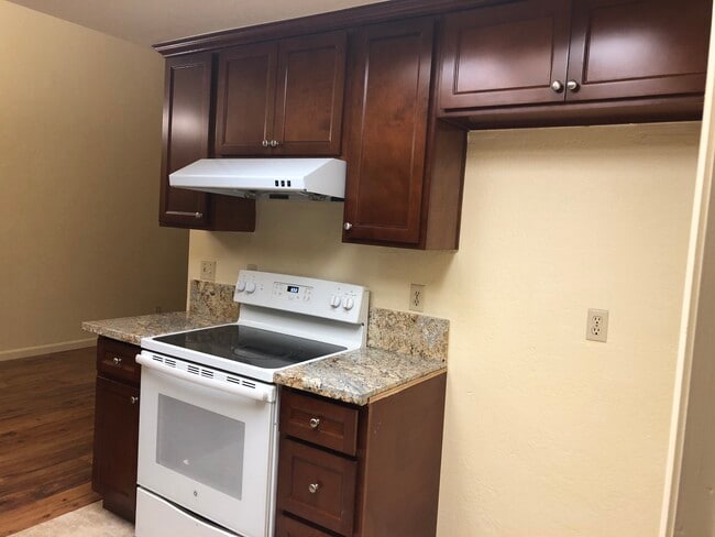 Photo - 5400 Pomegranate Ave