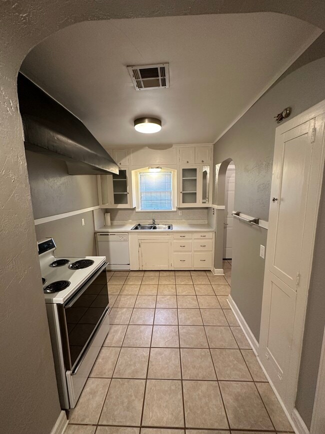 Photo - 1015 NW 40th St