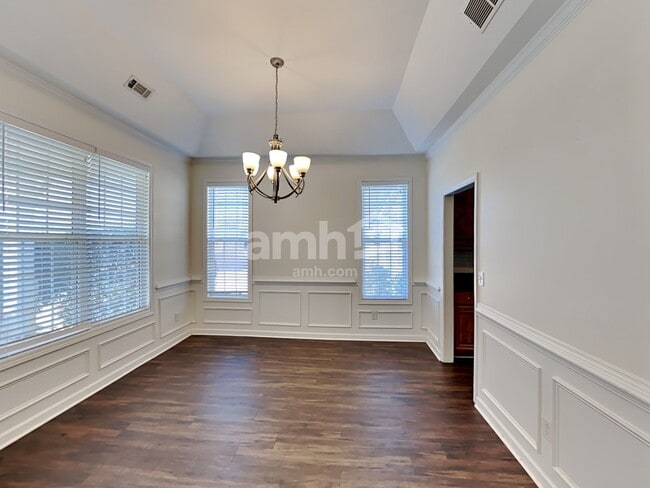 Photo - 192 Greenview Dr