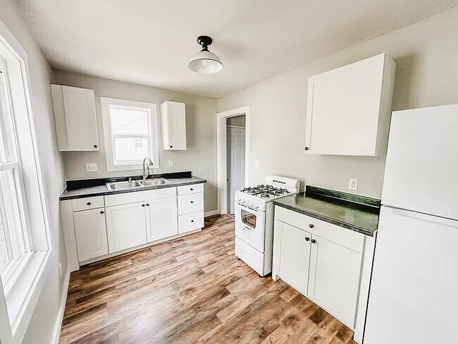 Photo - 3926 Delaware St