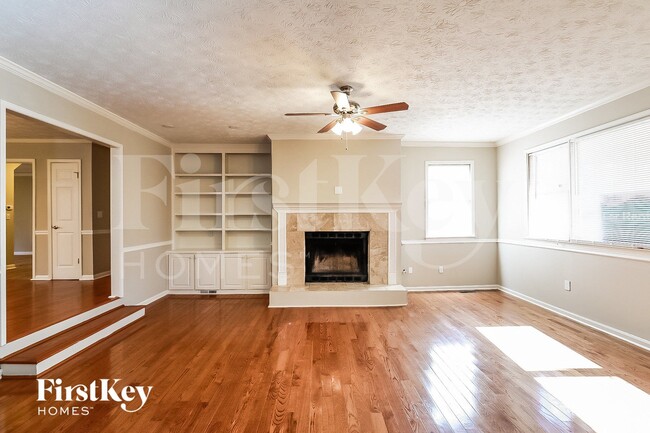Photo - 600 Inglenook Dr SW