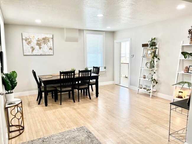 Photo - 135 N 200 W St