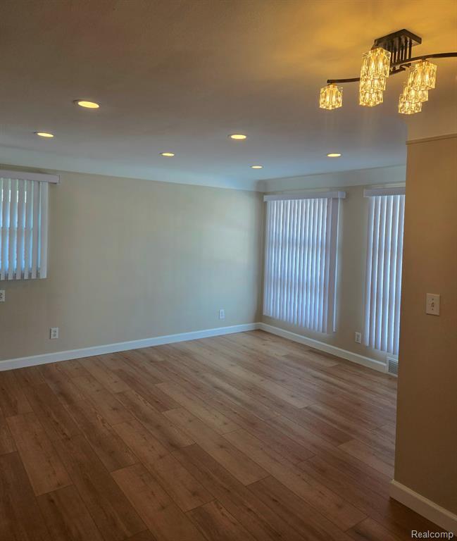 Photo - 24309 Norfolk St