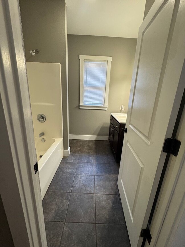 Photo - 5 Bedroom, 1 Bathroom Home