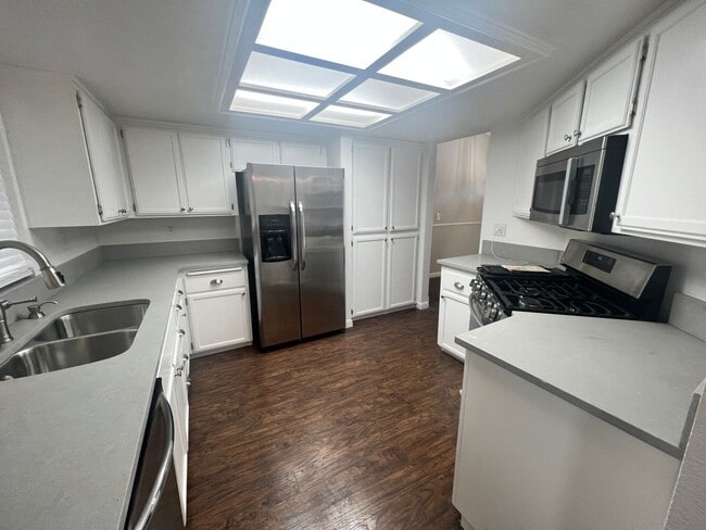 Photo - MOVE IN READY! Great looking home on a court location with low maintenance landscaping.