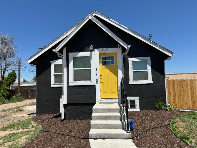 Building Photo - 817 1st St Rental