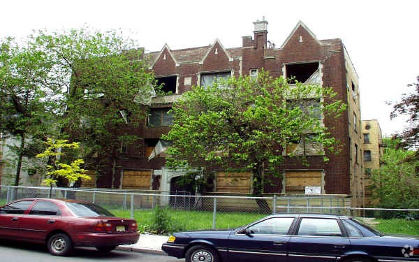 Crossroads Apartments - Crossroads Apartments
