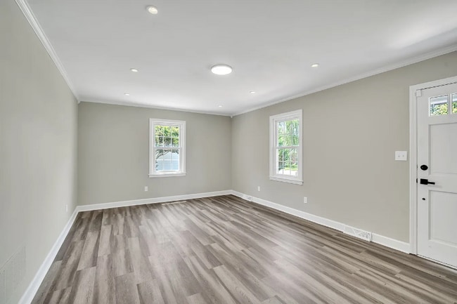 Photo - 120 Abbotsford Dr