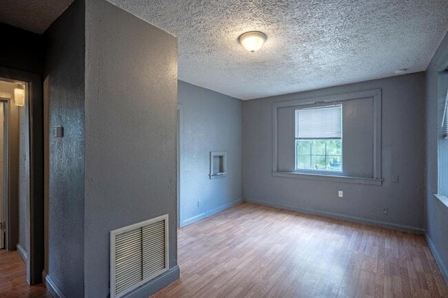 Photo - 1526 W 22nd St