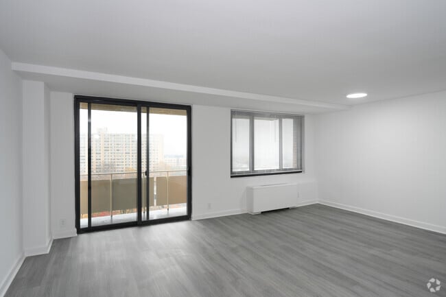 2BR, 1BA - 884 SF - Living Room