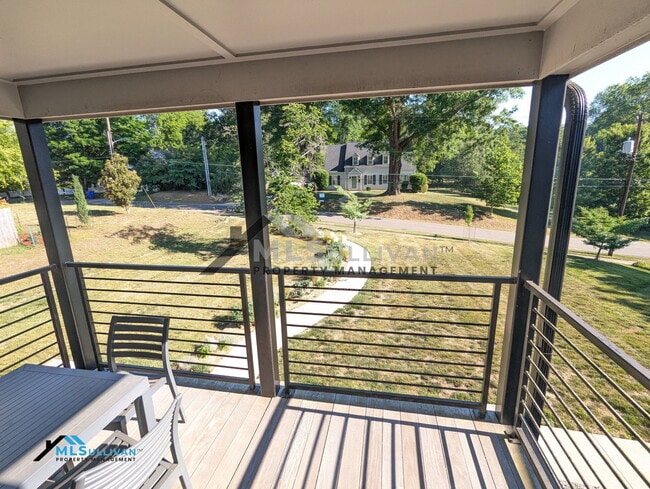 Photo - 144 E Tryon St Unit 3