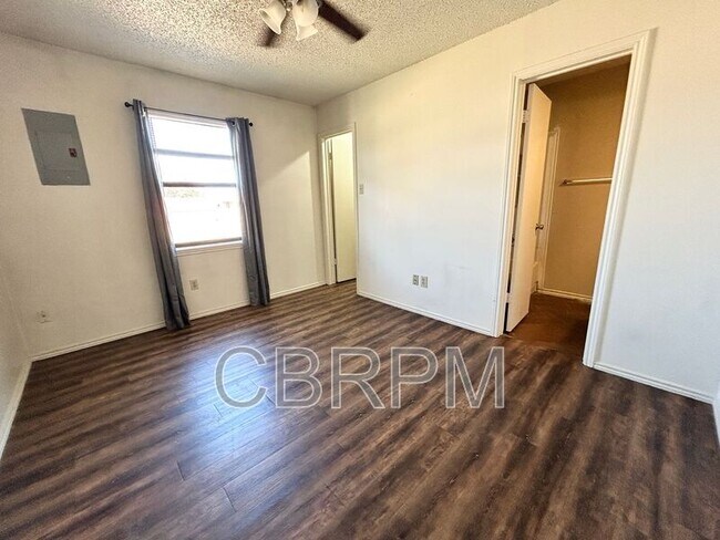 Photo - 4606 Erskine St