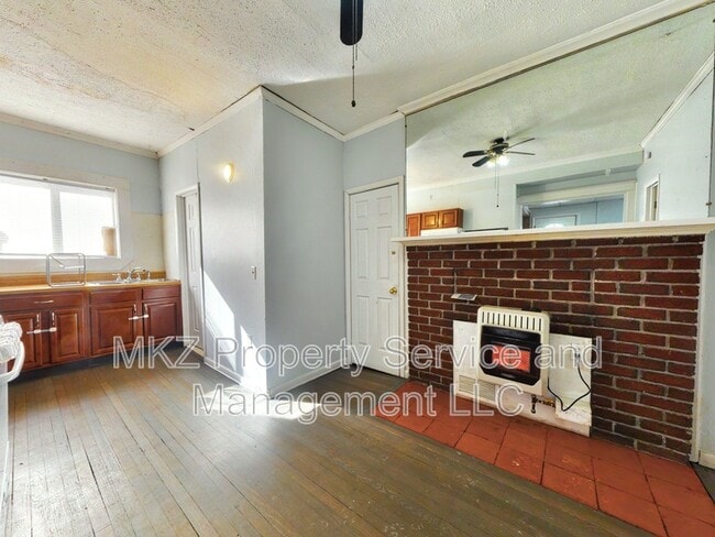 Photo - 288 W Lawrence St