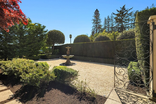 Building Photo - Elegant 4 Bedroom 2.5 Bath Tuscan Style Home in Magnolia West Hill