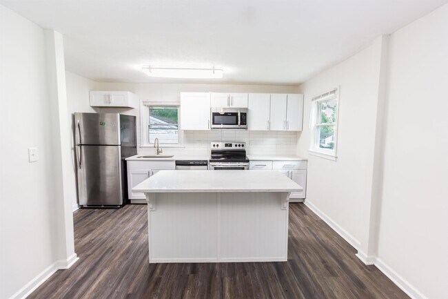 Photo - 231 Maple St