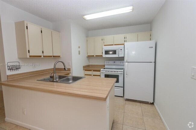 Building Photo - 18304 NW 68th Ave Unit L Rental