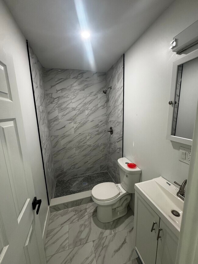 Photo - 2512 S Dewey St Apartments