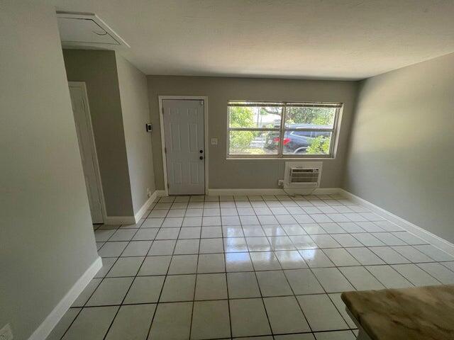Photo - 522-552 52nd St