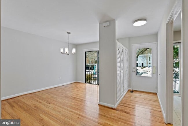 Building Photo - 1644 Wainwright Dr