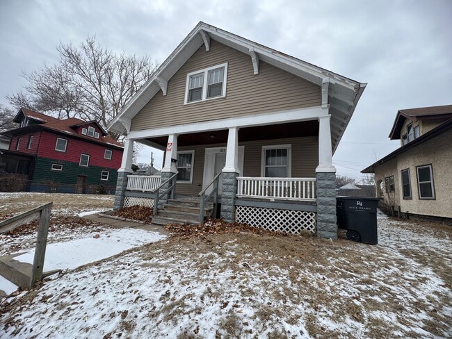 3 bedroom 2 bath house in Rock Island - 3 bedroom 2 bath house in Rock Island