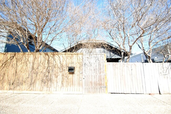 Photo - 1110 Missouri St