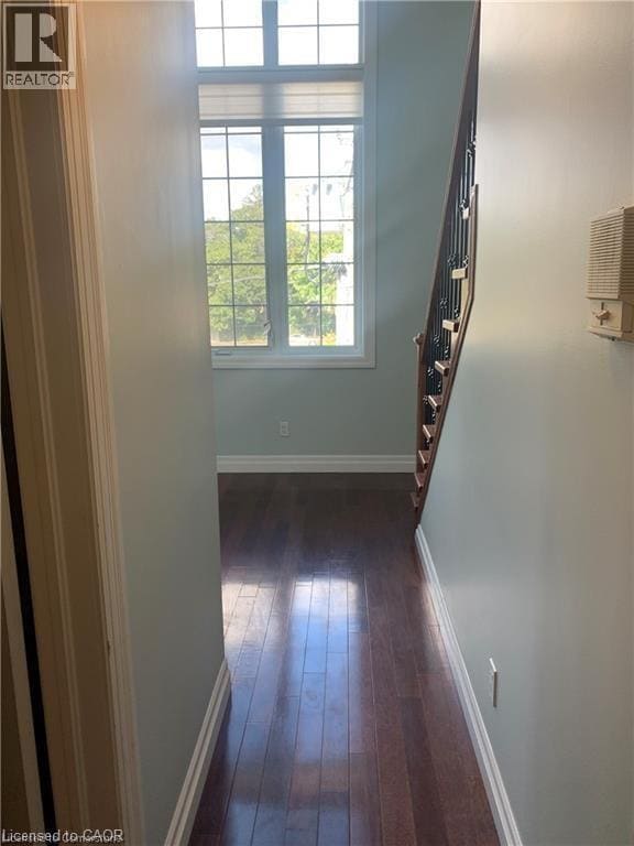 Photo - 555 King St E