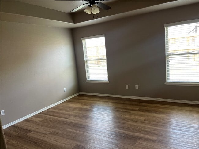 Photo - 901 W Laura St
