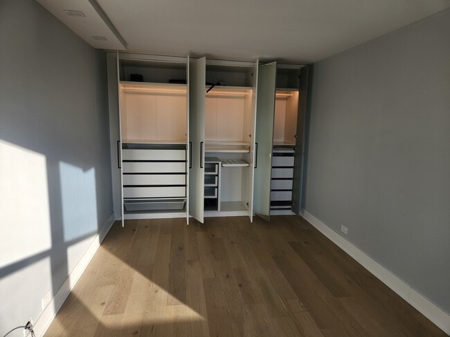 Photo - 1560 N Sandburg Terrace Unidad 2605J