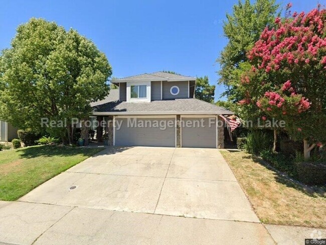 Building Photo - Beautiful Tri-Level Home with Pool in Brig...