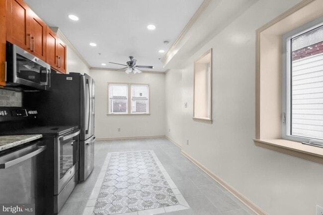 Building Photo - 2528 E Allegheny Ave Unit 2ND FL Rental