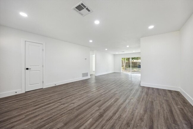 Photo - 1505 Conder St