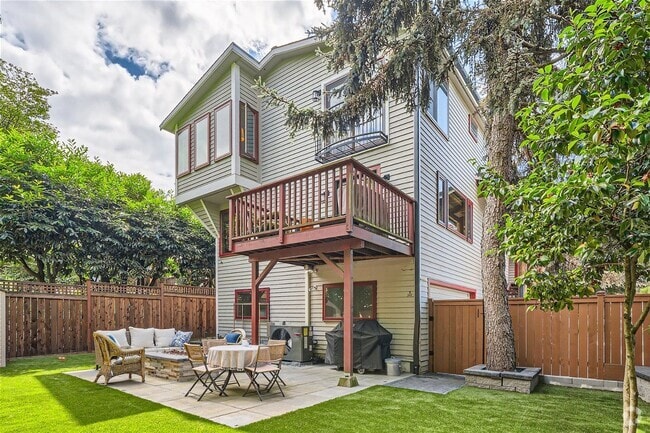 Building Photo - Queen Anne Home