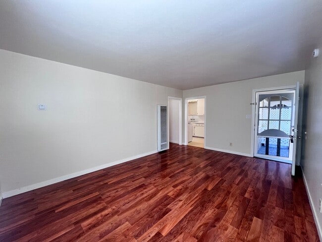 Photo - BRIGHT & SPACIOUS 1 BEDROOM/1 BATH AVAILABLE TO RENT IN HAYWARD!!!!