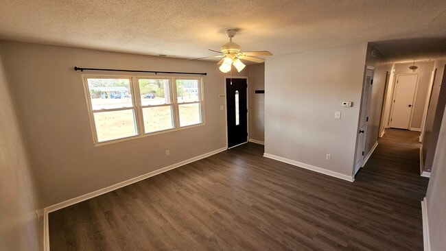 Photo - 3 BD 2 BA in Shamrock Village