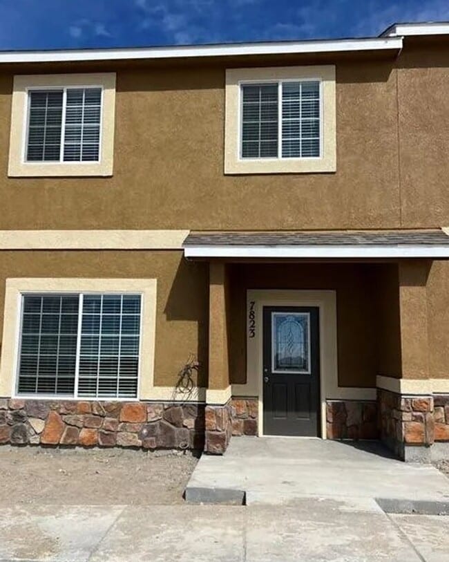 Building Photo - Amazing townhome in northern Colorado Springs