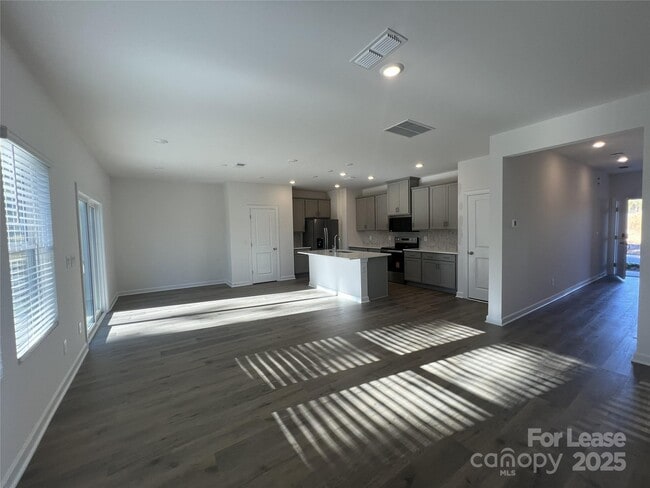 Photo - 1500 31st St NE