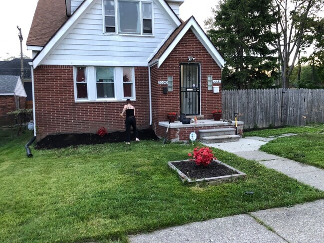 Photo - 20642 Moross Rd Unit 20642