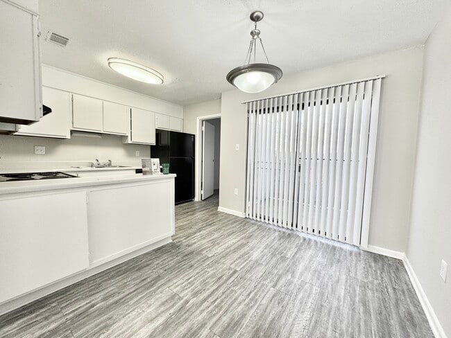 Photo - Oakview Place