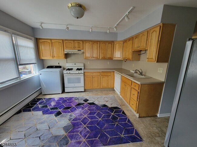 Photo - 555 Clifton Ave