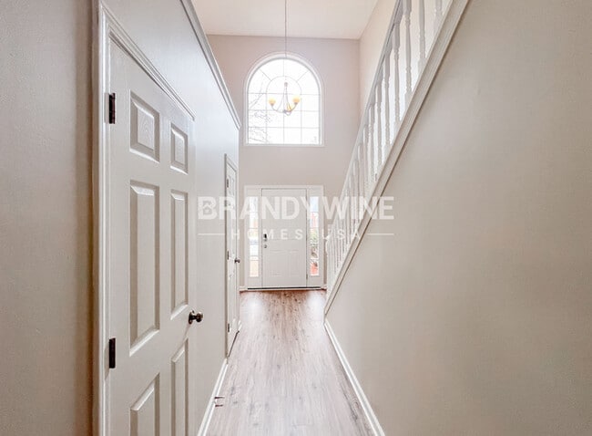 Photo - 305 Shadetree Ln