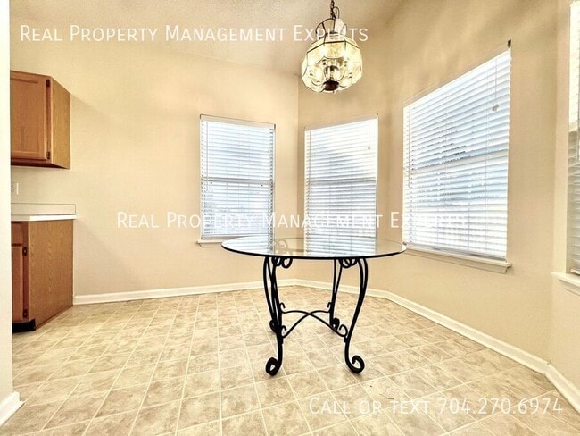 Photo - 109 Claremont Way