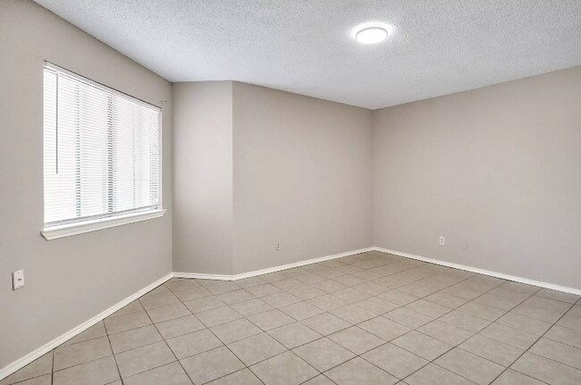 Photo - 2300 Balsam Dr